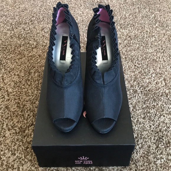 Nina New York Edina Heels - Picture 2 of 8